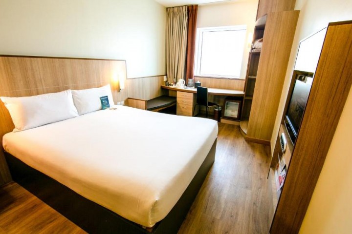 Deluxe Room Near Mall Of Emirates By Luxury Bookings 3 Luxury Bookings