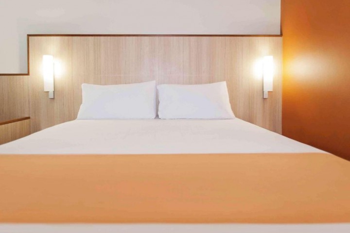 Deluxe Room Near Mall Of Emirates By Luxury Bookings 5 Luxury Bookings