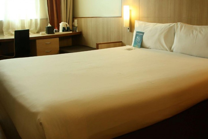 Deluxe Room Near Mall Of Emirates By Luxury Bookings 8 Luxury Bookings