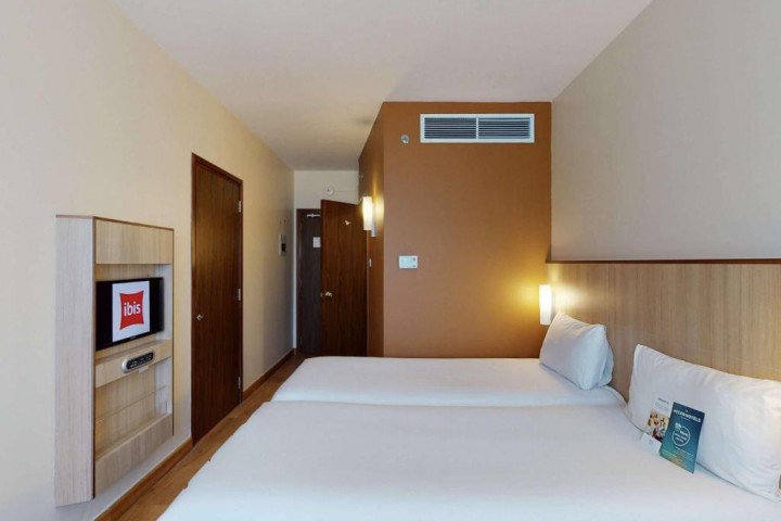 Deluxe Room Near Mall Of Emirates By Luxury Bookings 9 Luxury Bookings
