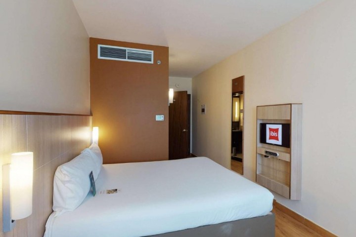 Deluxe Room Near Mall Of Emirates By Luxury Bookings 10 Luxury Bookings