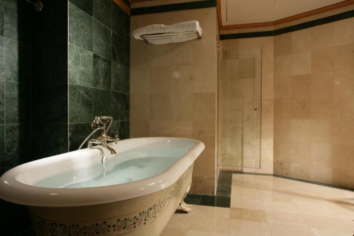 Suite Room Near Hanaa Center By Luxury Bookings 5 Luxury Bookings