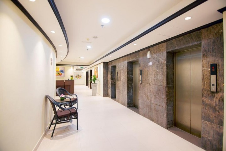 Studio Apartment Near Al Shamsi Building By Luxury Bookings 7 Luxury Bookings