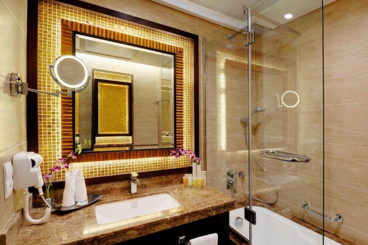 Standard Room Near Al Rigga Metro By Luxury Bookings AC 2 Luxury Bookings