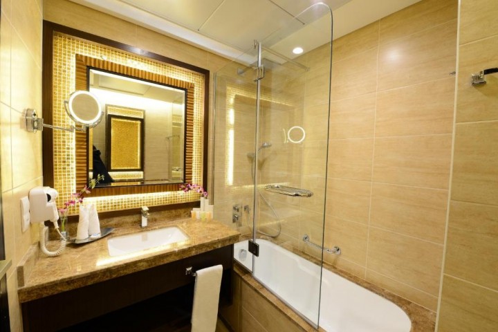 Standard Room Near Al Rigga Metro By Luxury Bookings AC 3 Luxury Bookings