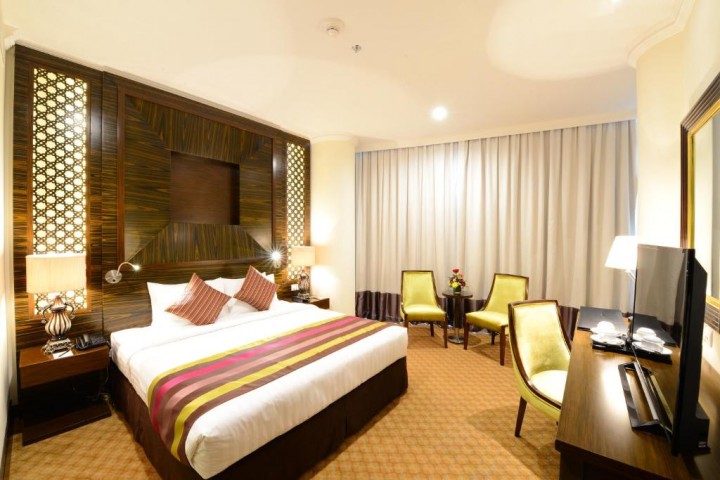 Standard Room Near Al Rigga Metro By Luxury Bookings AC 4 Luxury Bookings