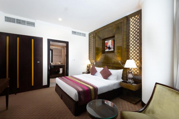 Standard Room Near Al Rigga Metro By Luxury Bookings AC 24 Luxury Bookings