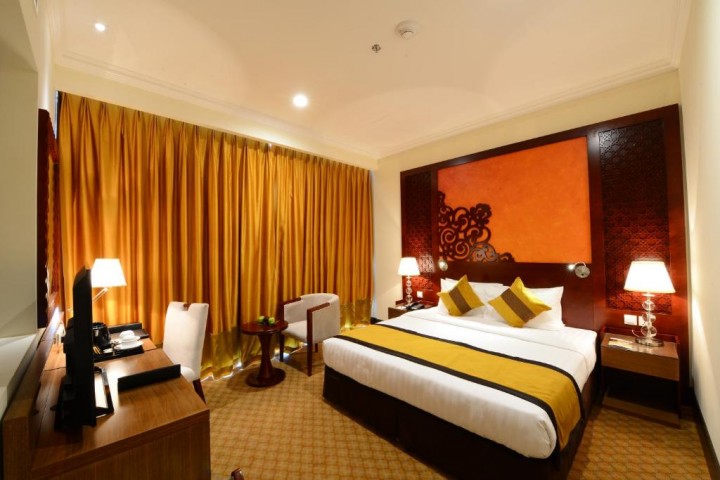 Standard Room Near Al Rigga Metro By Luxury Bookings AC 31 Luxury Bookings