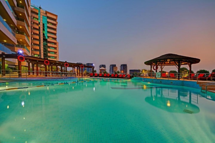 Four Bedroom Duplex Near Deira City Centre Metro By Luxury Bookings 7 Luxury Bookings