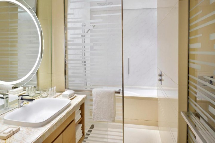Standard King Room Near Marina Mall By Luxury Bookings 5 Luxury Bookings