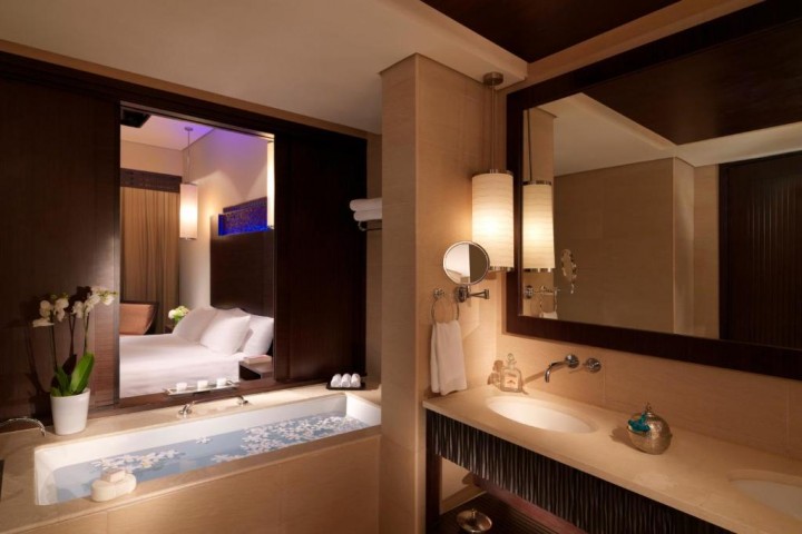 Stylish Luxury One Bedroom Beach Pool Villa In Palm Jumeirah By Luxury Bookings 12 Luxury Bookings