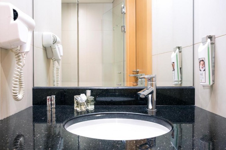 Standard Room Near Port Saeed Plaza By Luxury Bookings AD 1 Luxury Bookings