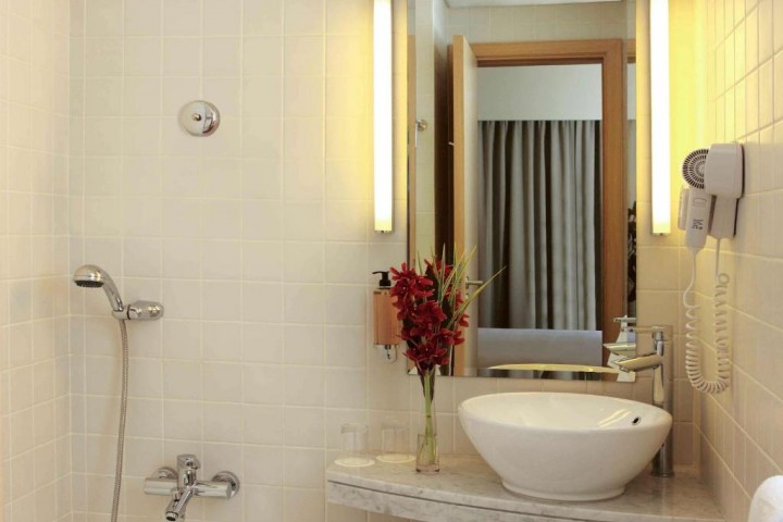 Suite Room Near Mall Of Emirates By Luxury Bookings 3 Luxury Bookings