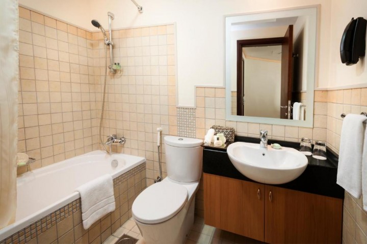 Deluxe Room In Downtown Near Financial Centre By Luxury Bookings 1 Luxury Bookings
