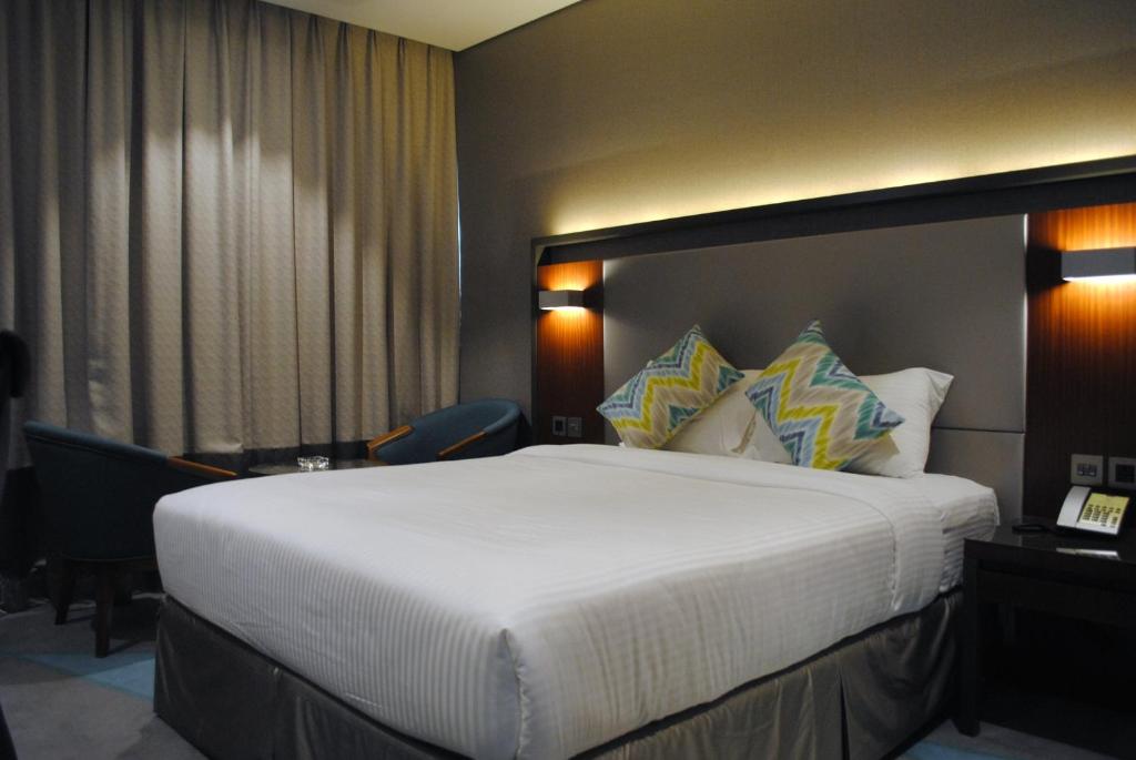Standard Room Near Al Rigga Metro Station By Luxury Bookings Luxury Bookings