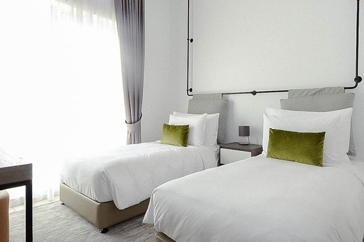 Deluxe Three Bedroom In Marina By Luxury Bookings AC 3 Luxury Bookings