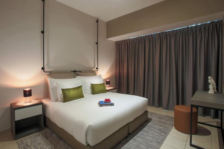 Deluxe Three Bedroom In Marina By Luxury Bookings AC 0 Luxury Bookings