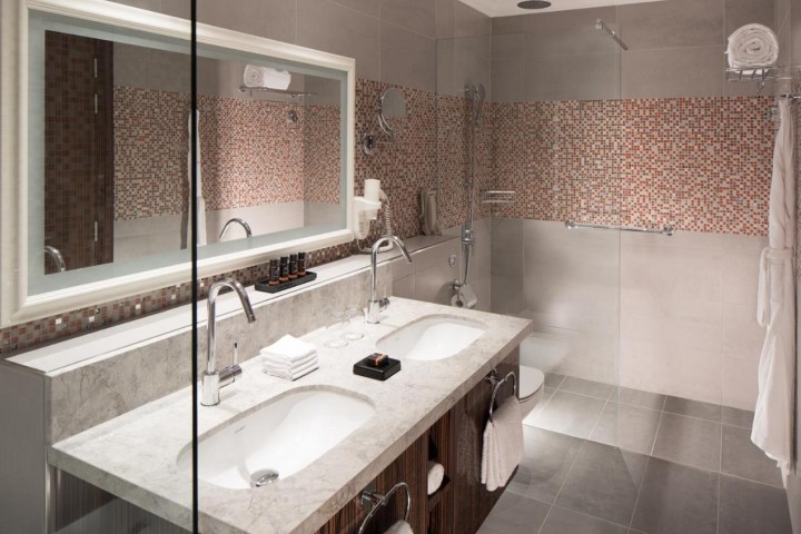 Luxury King Room Next To Internet Metro By Luxury Bookings 1 Luxury Bookings