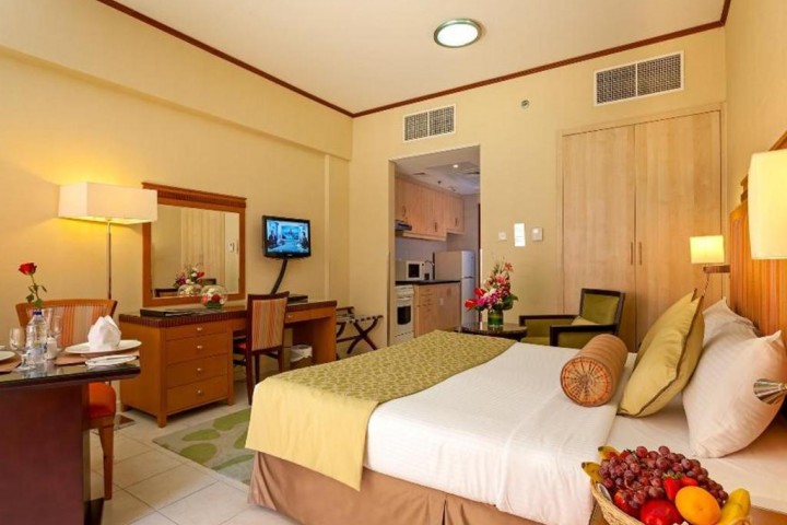 One Bedroom Apartment Near Gardens Metro By Luxury Bookings AC 27 Luxury Bookings