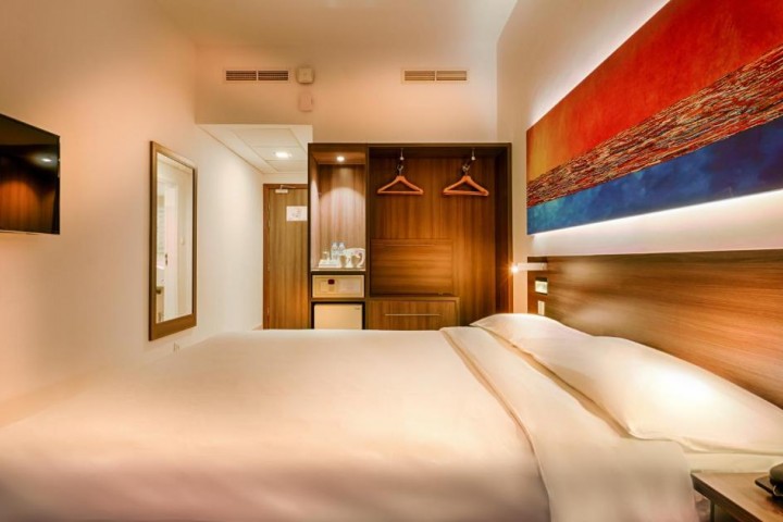 Double Room Near Mall Of Emirates By Luxury Bookings AC 1 Luxury Bookings