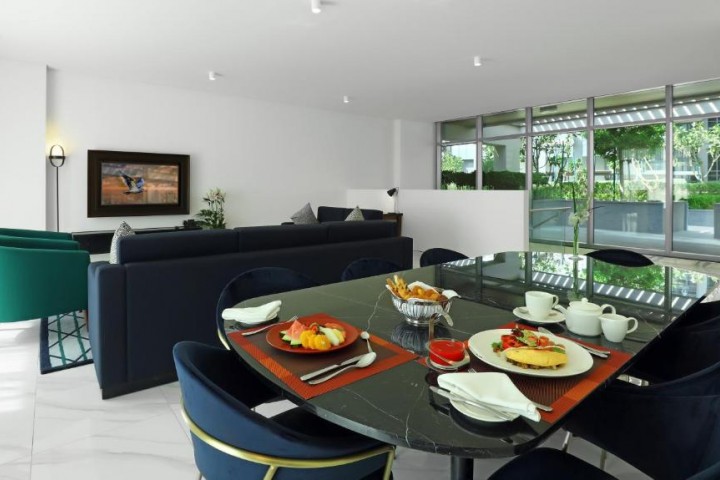 Premium One Bedroom apartment In Business Bay By Luxury Bookings 14 Luxury Bookings