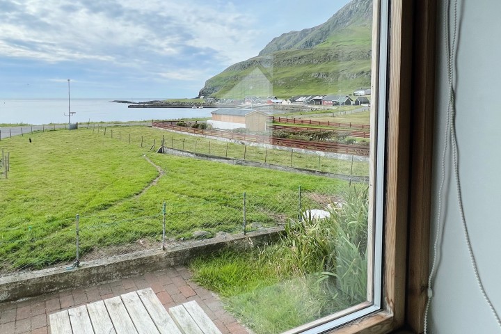 Older cozy house with a lovely view of ocean and cliffs 5 www.gestablidni.fo